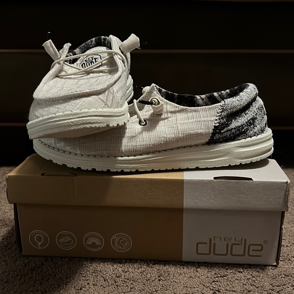 New In Box Hey Dude Woman’s 11 shoes.